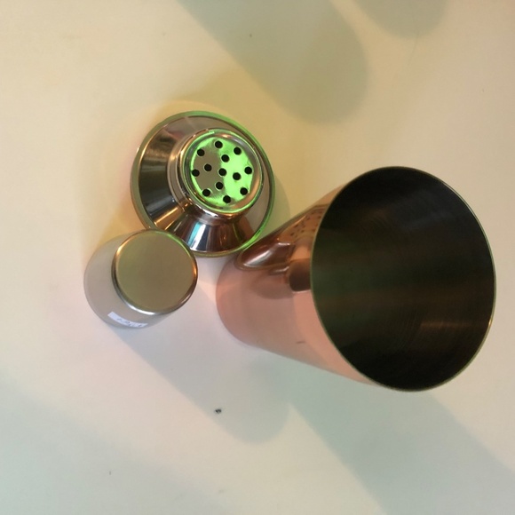 Copper cocktail shaker and two copper cups to shake your drinks up, - Picture 7 of 12